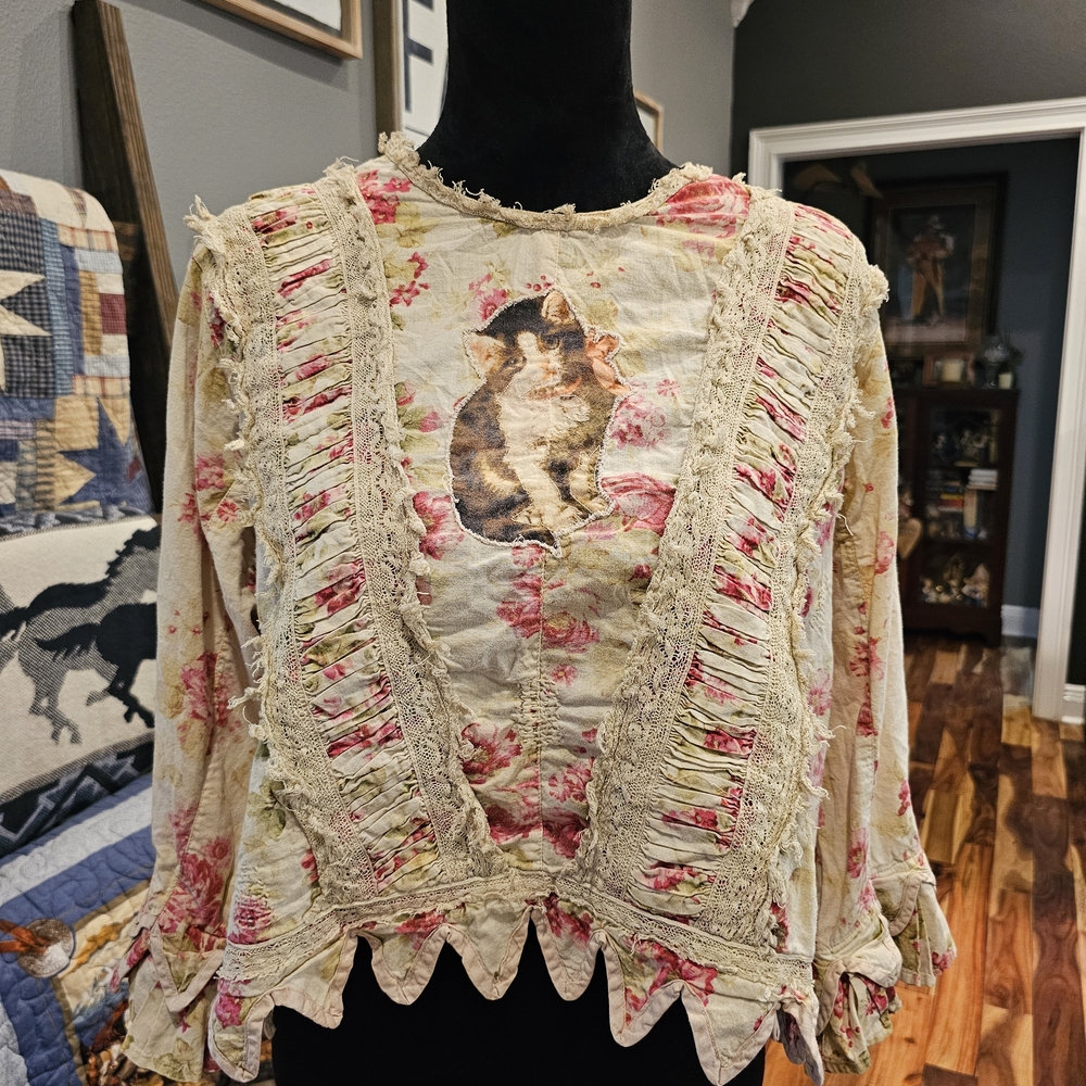 Magnolia Pearl Floral Cat Print Crop Top - Cream and Pink - NWOT